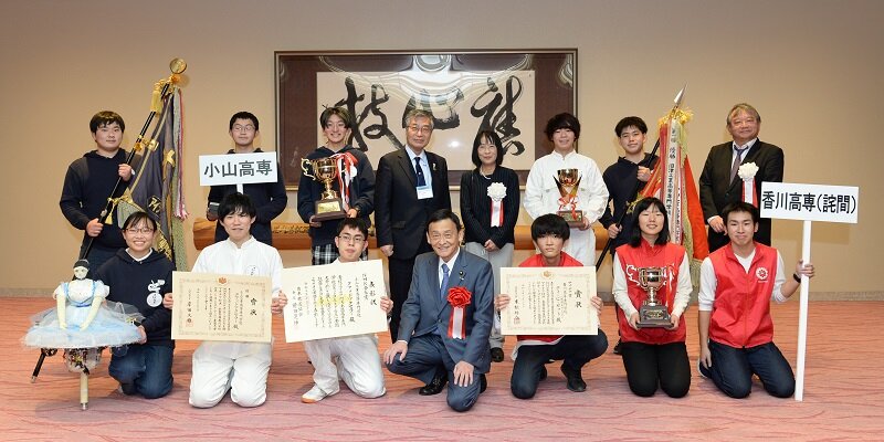 文科大臣との記念写真（ロボコン）.jpg